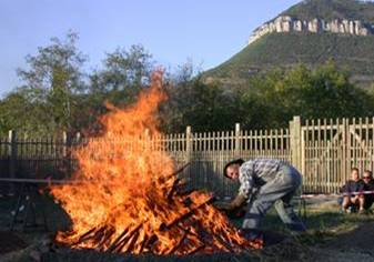 La cuisson en meule ( Age du fer ), sur le site de la Graufesenque, Millau